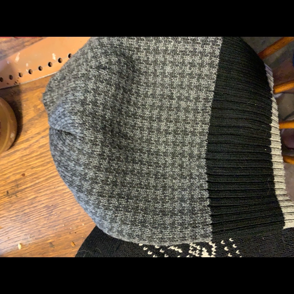 Winter hats - Picture 6 of 7
